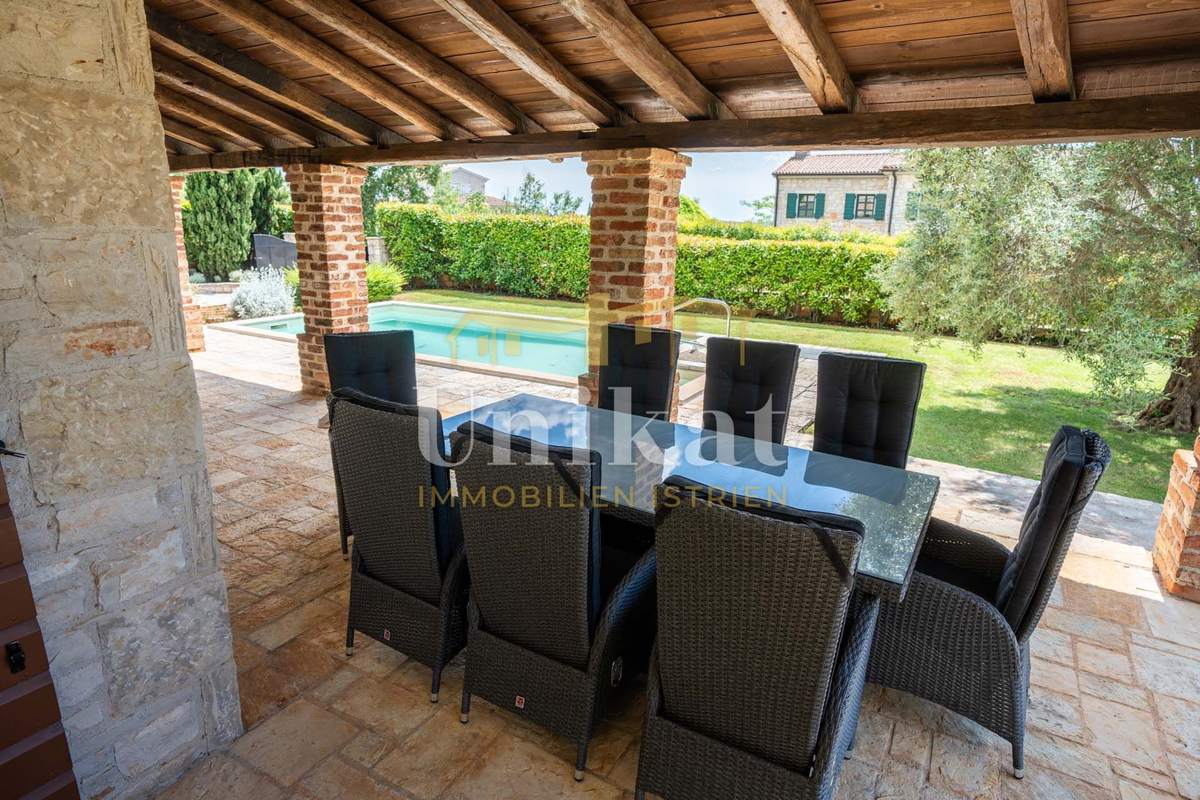 Poreč okolica: Kamnita vila s bazenom